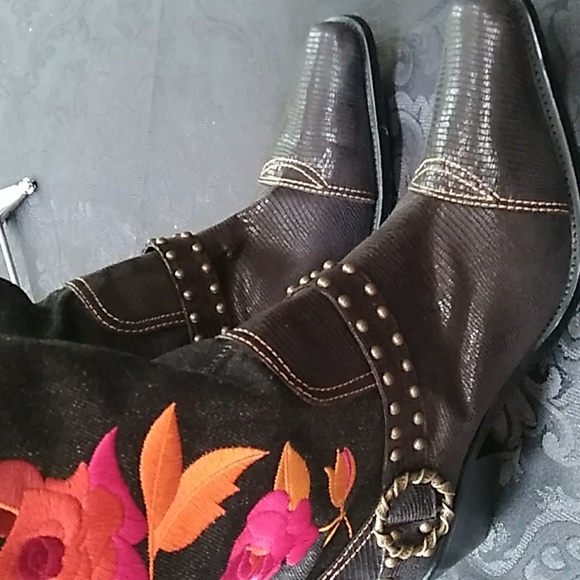 Dakota Womens Western Boots with Floral Design..like new. Size 8W - Picture 5 of 14